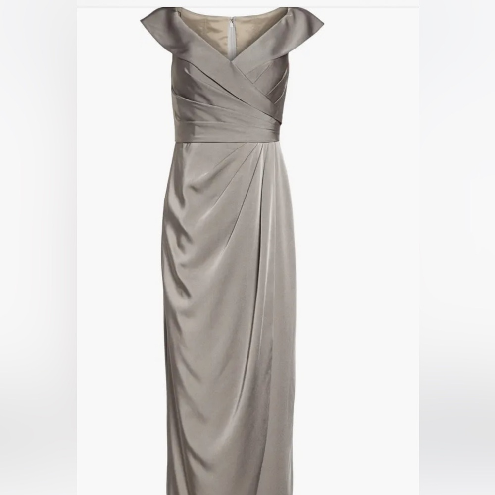 🎉❤️ SALE La Femme portrait neckline elegant column evening gown.Perfect for MOB